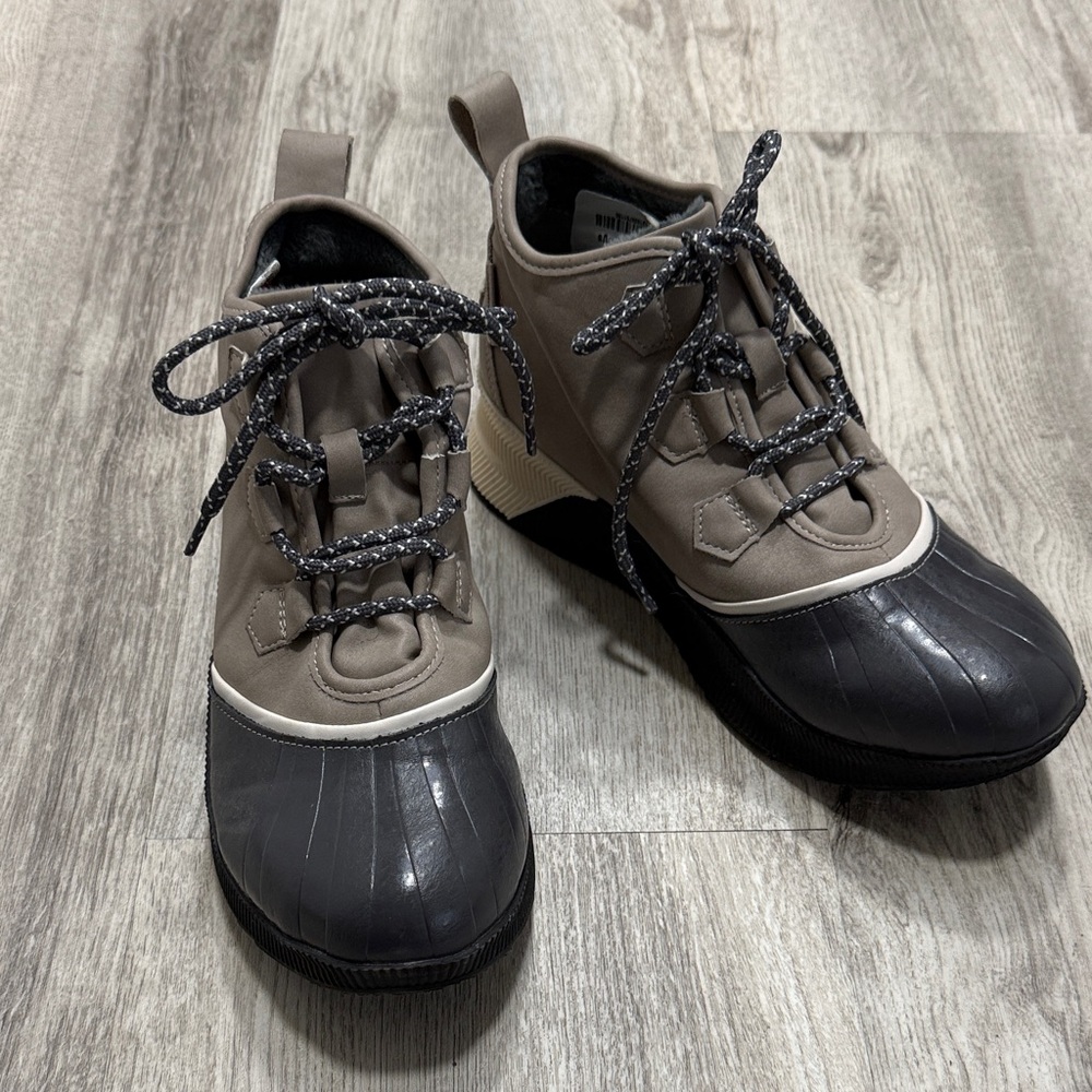 JBU women’s Rain Boots